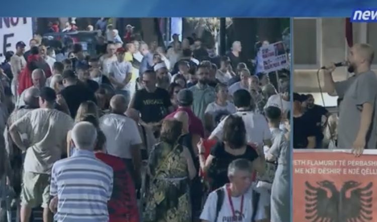 DITA 103/ “Kujtoni fëmijët kur i përcollët jashtë vendit”. Thirrje për qëndresë deri në largimin e Ramës
