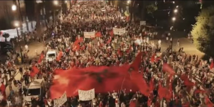 DITA 105/ Shtohen thirrjet për përshkallëzim të protestës
