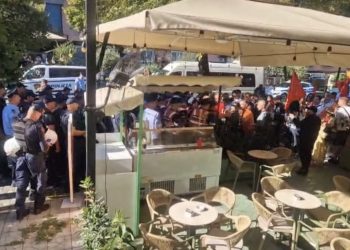 Tirana mund të bllokohet, protestuesit rrethojnë Zogun e Zi. Ndërhyn policia