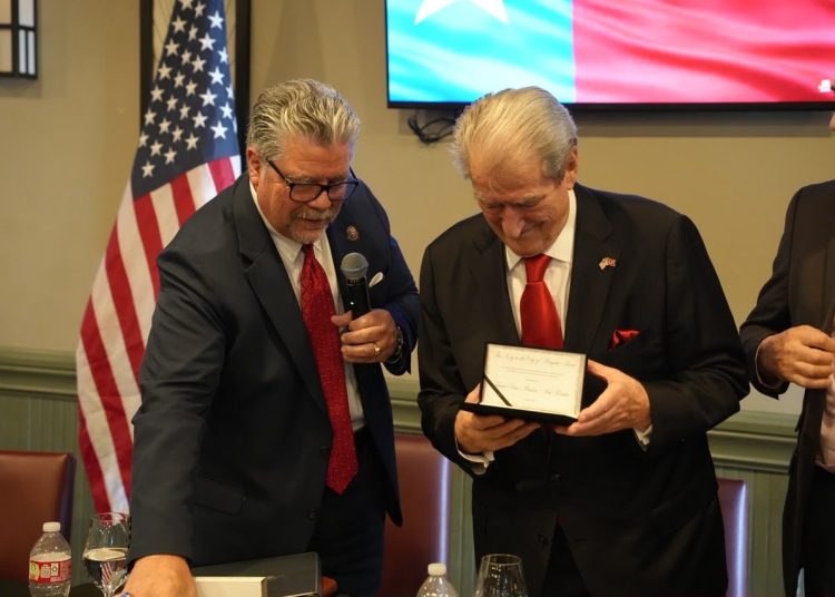 Berisha nderohet me Çelësin e Qytetit të Mesquite, Teksas: Kontribut për marrdhëniet Shqipëri-SHBA