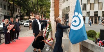 Përkujtohet Azem Hajdari, Berisha, thirrje: anë sulm, në sulm!