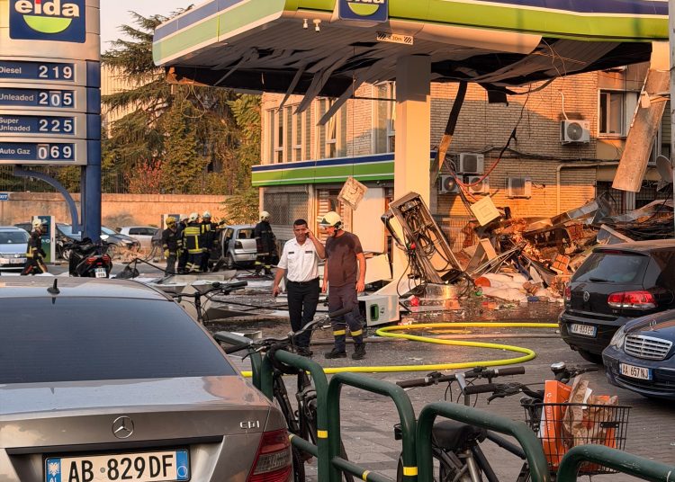 Tym e zjarr tek një karburant në Tiranë, 3 të plagosur